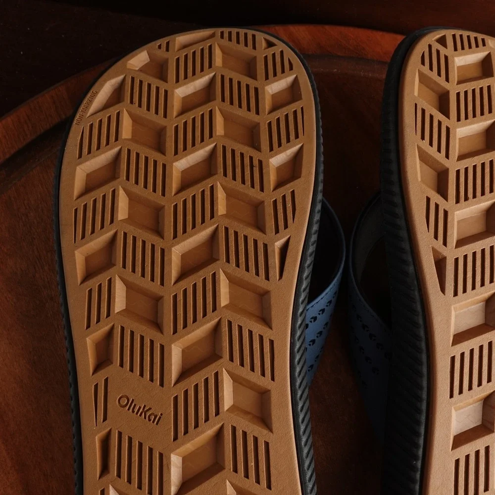 OluKai Sandals Mens SZ 14 Blue BLK Ulele Thong Flip Flop Coastal Beach Shoes NWT